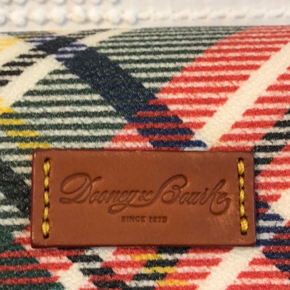 Dooney & Bourke tartan plaid small crossbody bag. J3198247 - Picture 2 of 12